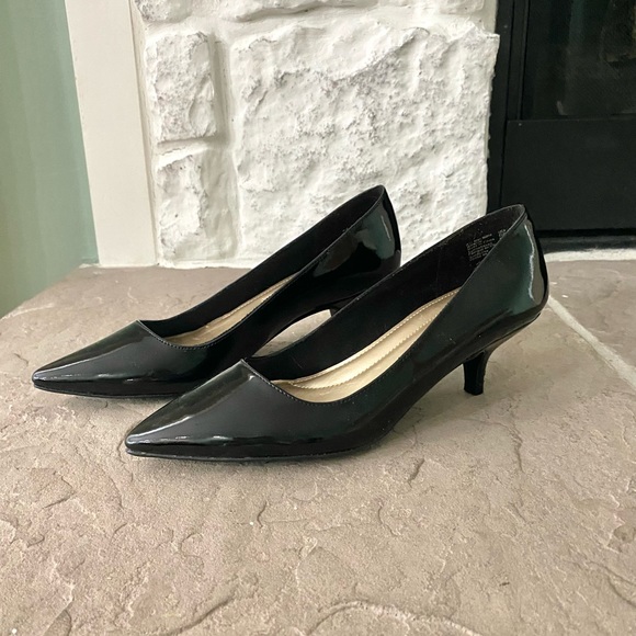 Comfort Plus by Predictions sz 7 Kitten Heel Stiletto Pumps patent leather style